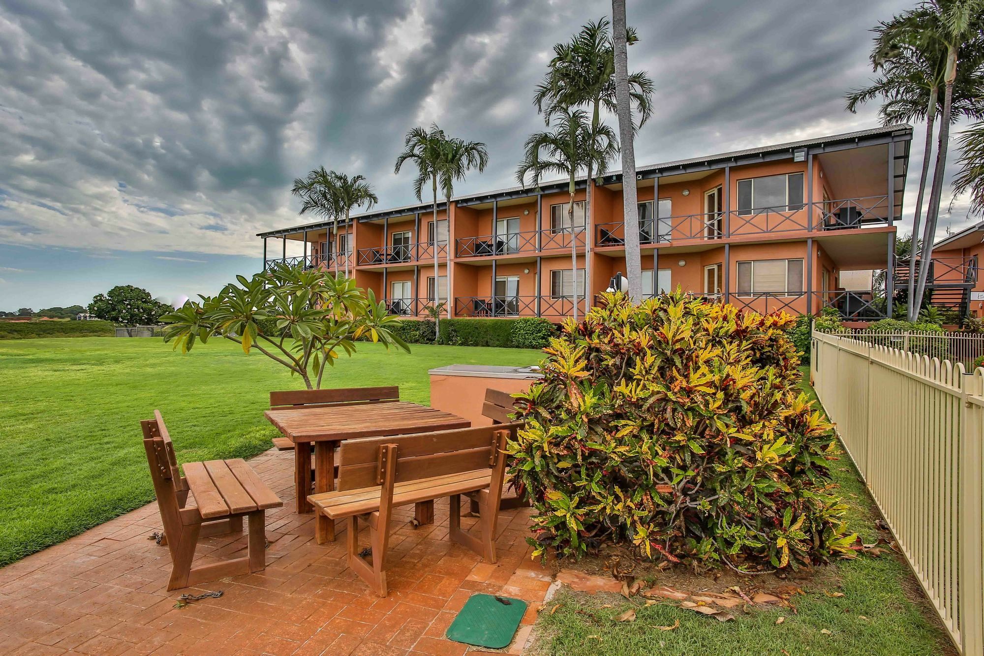 Moonlight Bay Suites Broome Esterno foto